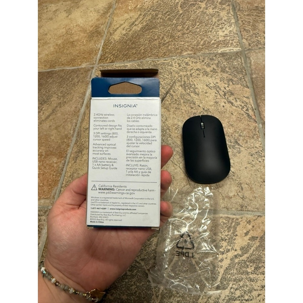 Insignia Slim Wireless Mouse Black 3-Button 2.4GHz USB NS-PM2SK3B23‎ - Picture 2 of 3